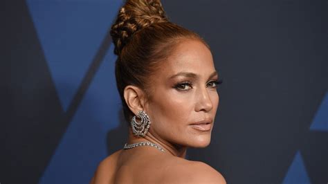 komplett nackt|(K)nackig mit 51: Jennifer Lopez zeigt sich komplett hüllenlos